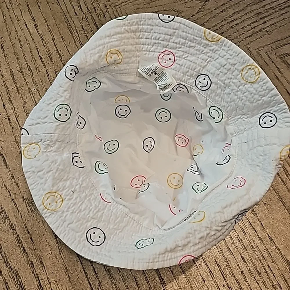 Girls happy face reversible bucket hat size S Old Navy never worn